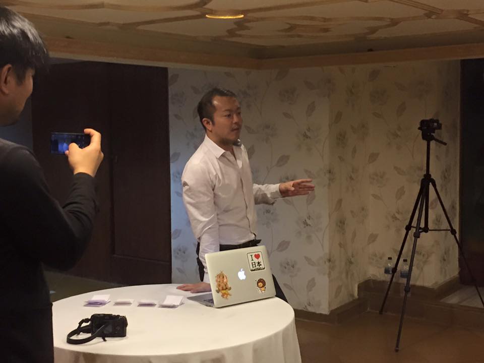 フィードバックをする柴田さん
