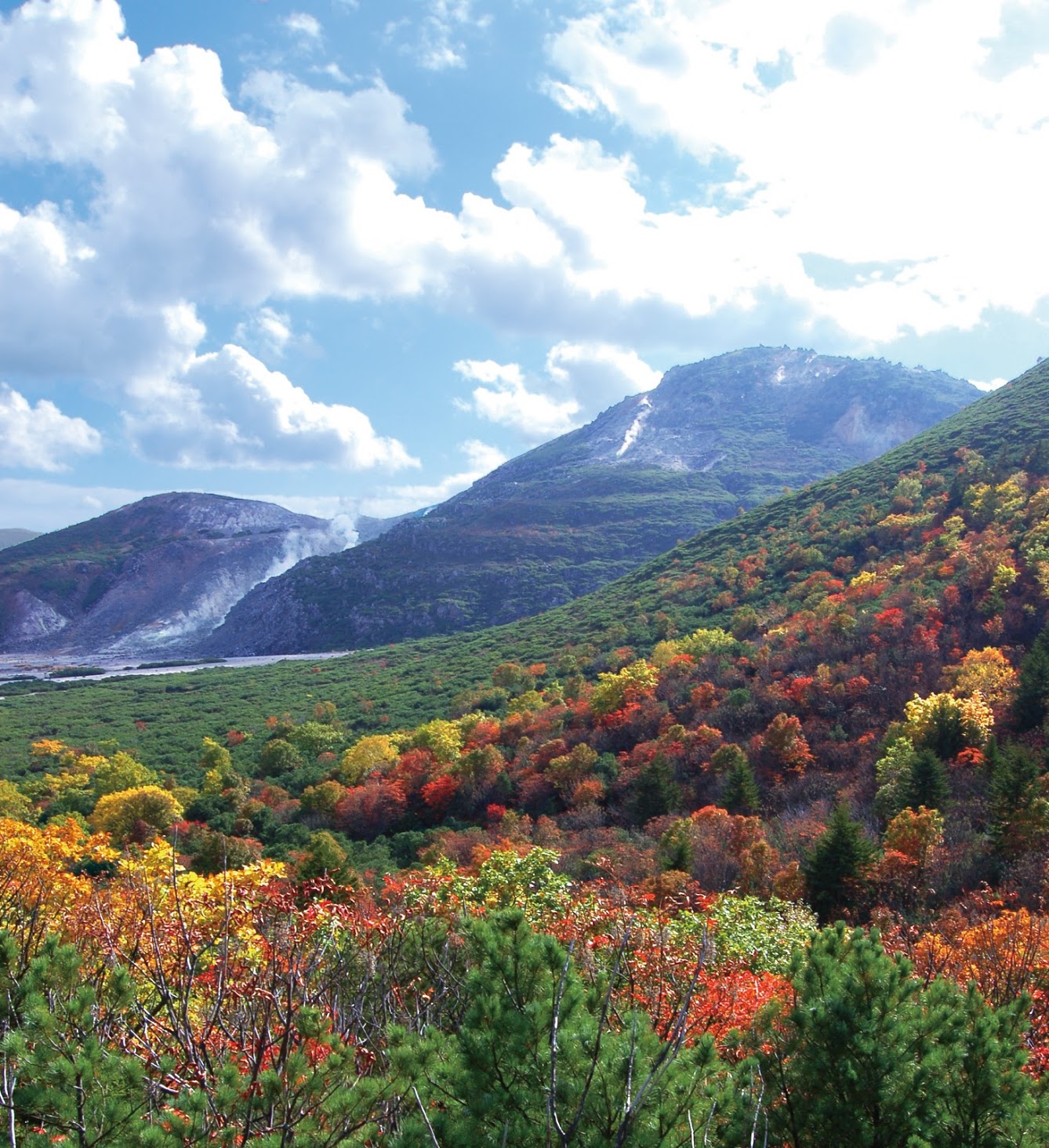 秋の硫黄山